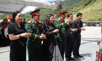 Lễ đón hài cốt liệt sỹ quân tình nguyện Việt Nam hy sinh tại Lào về nước