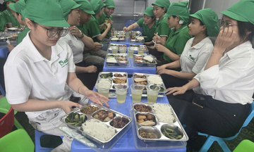Nâng chất lượng bếp ăn tập thể: Siết từ cơ sở, kiểm soát toàn chuỗi