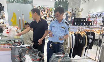 Hà Nội: Phát hiện hơn 1.300 sản phẩm nghi giả mạo nhãn hiệu