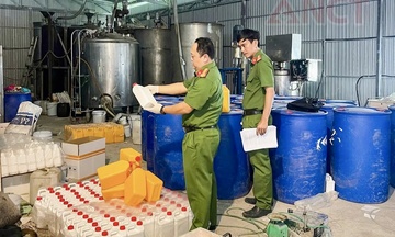Cần Thơ: Triệt phá cơ sở pha chế phân bón trái phép