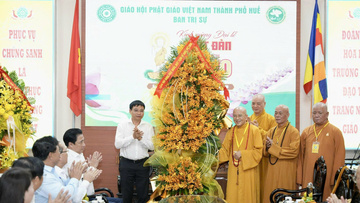 Phó Thủ tướng Nguyễn Văn Thắng chúc mừng Đại lễ Phật đản tại Huế