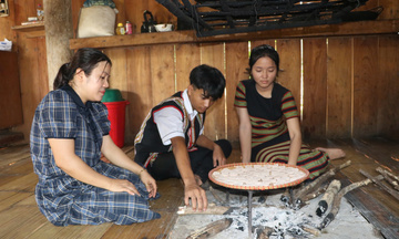 Quảng Ngãi: Học sinh Ca Dong đưa hạt lúa rẫy thành sản phẩm ưa chuộng