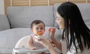 Vì sao mẹ Gen Z đang thay đổi hoàn toàn cách cho con ăn dặm?