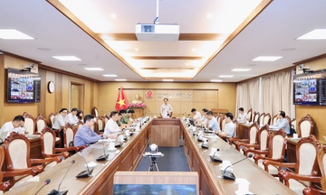 Mua sẵn vé máy bay, chủ động phương án vận chuyển đề thi ra đảo