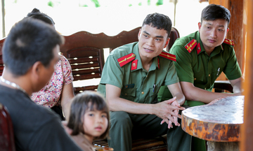 Công an xã Mường Lát giữ bình yên nơi biên cương 