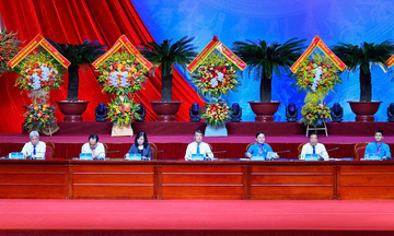 Thủ tướng trao đổi, thảo luận với đại biểu dự Đại hội XIV Công đoàn Việt Nam