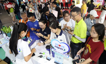 Sôi động gian hàng NAPAS tại Ngày Tài chính số 2026