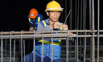 Quảng Ngãi: Xuyên đêm trên những công trường nơi biên giới