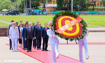Thủ tướng Timor-Leste vào Lăng viếng Chủ tịch Hồ Chí Minh