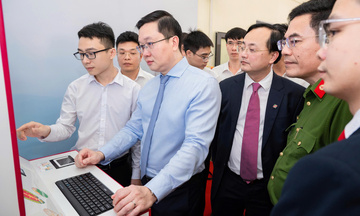 Ninh Bình ra mắt Trạm dịch vụ công số tích hợp công nghệ AI