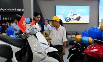 Khách hàng bất ngờ khi VinFast đồng loạt mở thêm 66 đại lý