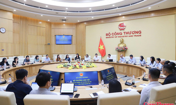 Bộ trưởng Lê Mạnh Hùng làm việc với Cục Phòng vệ thương mại và Ủy ban Cạnh tranh Quốc gia