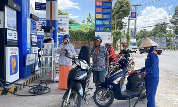 Vĩnh Long: Tiêu thụ xăng E10 ổn định sau hơn nửa tháng chuyển đổi