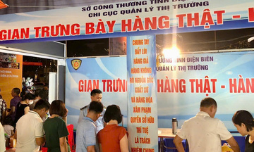 Điện Biên: Gian hàng hàng thật - hàng giả thu hút hơn 1.500 lượt khách