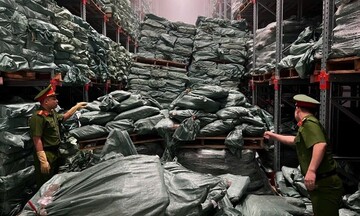 Công an Hà Nội khởi tố các đối tượng buôn lậu hàng nghìn tấn chân gà