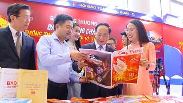 Giữ vững dòng chảy thông tin chính xác, nhân văn trong thời đại số