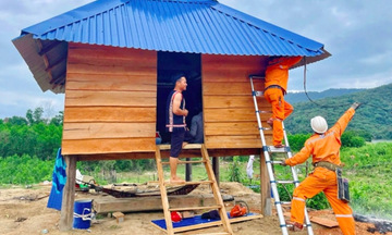 Câu chuyện ‘vượt nắng, thắng mưa’ mang nguồn điện sáng về buôn làng