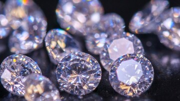 Câu hỏi xung quanh thị trường kim cương thế giới và Việt Nam - Bài 8: Toàn cảnh thị trường thiếu chuẩn