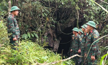 Vượt núi, băng rừng đưa các anh hùng liệt sĩ trở về quê hương