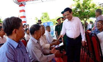 Đại tướng Phan Văn Giang dự lễ khởi công xây dựng 100 nhà sinh hoạt cộng đồng tại Đắk Lắk