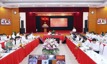 Xây dựng đội ngũ cán bộ các cấp, trọng tâm là cấp chiến lược và cấp cơ sở