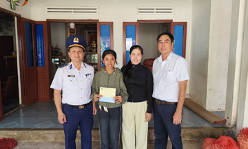 Hải đoàn 21 'tiếp sức' học sinh khó khăn tại đặc khu Lý Sơn