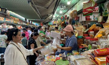 Đà Nẵng: Theo chân dòng khách hè, đặc sản tiêu thụ mạnh mẽ