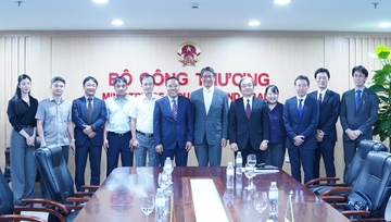 Thứ trưởng Nguyễn Hoàng Long làm việc với doanh nghiệp Nhật Bản về LNG