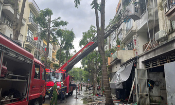 Hà Nội: Hai người tử vong trong vụ cháy nhà liền kề ở khu đô thị Văn Phú