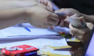 Bảo hiểm xã hội tiếp tục chi trả lương hưu tại nhà cho người cao tuổi