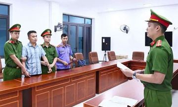 Vụ 146 điểm 10 môn Toán ở Tuyên Quang: Giữ khẩn cấp một giáo viên