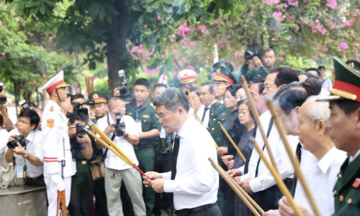 Lãnh đạo Đảng, Nhà nước dâng hương, dâng hoa tưởng niệm cố Tổng Bí thư Trần Phú cùng các Anh hùng liệt sĩ
