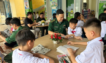 Tủ sách biên phòng gieo mầm văn hóa đọc cho học sinh vùng biên
