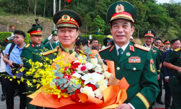 Kết nghĩa cụm dân cư biên giới, vun đắp tình hữu nghị Việt Nam - Lào