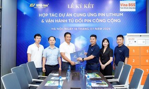 Doanh nghiệp 'bắt tay' phát triển tủ đổi pin công cộng, gỡ rào cản sạc pin truyền thống