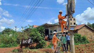 Đưa dòng điện đến vùng khó, mở cơ hội phát triển cho đồng bào