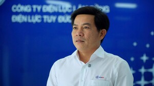 Người giữ ánh sáng nơi cuối trời biên giới