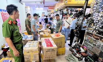 TP. Hồ Chí Minh: Liên tiếp phát hiện hàng giả mạo nhãn hiệu nổi tiếng