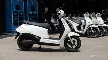 Quên gánh nặng tiền xăng, tài xế rủ nhau 'lên đời' VinFast Evo