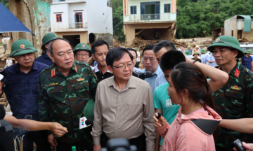 Phó Thủ tướng Hồ Quốc Dũng kiểm tra công tác khắc phục hậu quả lũ quét tại xã Mường Than, Lai Châu