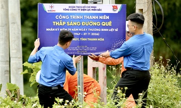 Tuổi trẻ ngành điện tri ân người có công, thắp sáng bản làng vùng cao