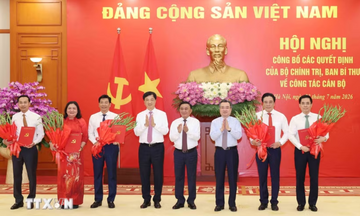 Công bố các quyết định của Bộ Chính trị, Ban Bí thư về công tác cán bộ