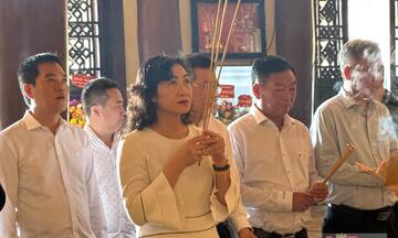 Bộ Công Thương dâng hương tưởng niệm các Anh hùng - Liệt sĩ tại TP. Hồ Chí Minh
