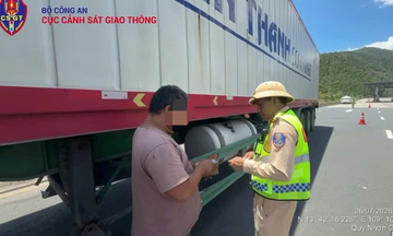 Xử lý nghiêm tài xế xe đầu kéo lái xe quá thời gian trên cao tốc