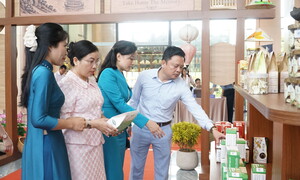 Hàng trăm sản phẩm 'tinh hoa Đà Nẵng' vào sân bay, resort