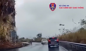 Cục Cảnh sát giao thông đề xuất bỏ mượn làn ngược chiều để vượt xe