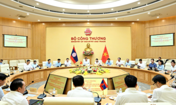 Việt Nam - Lào tăng cường hợp tác thương mại, công nghiệp và năng lượng