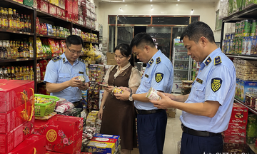 Lào Cai: Giữ ổn định thị trường, quyết liệt đấu tranh với hàng giả