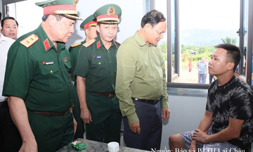 Lai Châu: Bàn giao 24 căn nhà tái định cư cho người dân Mường Than 