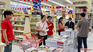 Cần Thơ: Thị trường đồ dùng học tập nhộn nhịp trước năm học mới